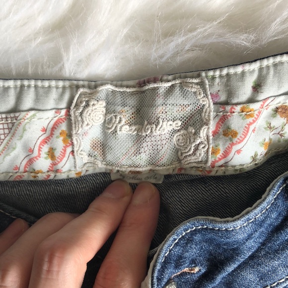 Miss Me Reminisce Bermuda Shorts 💖 - Picture 2 of 8